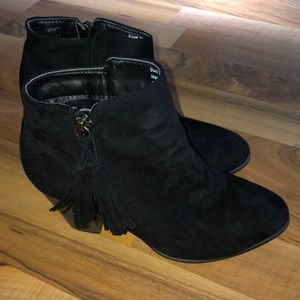 Maurices black boots with heel